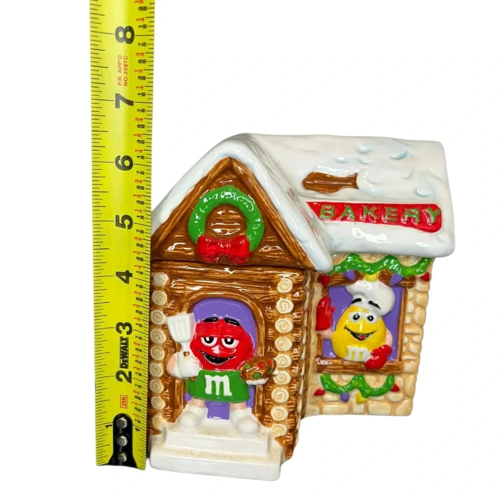 M&Ms Galerie 2003 Christmas Bakery Log Cabin Ceramic Cookie Jar Red Yellow Candy